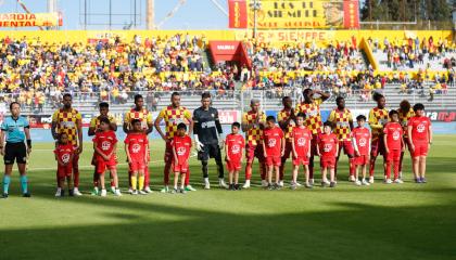 Jugadores de Aucas en el partido ante Liga de Quito, 17 de agosto de 2024.