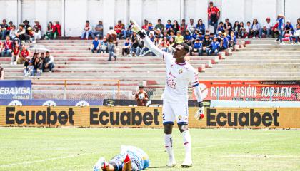 El arquero David Cabezas, durante el partido de El Nacional ante Deportivo Cuenca, el 31 de agosto de 2024.