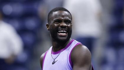 El tenista estadounidense Frances Tiafoe festeja su triunfo en el US Open, el martes 3 de septiembre de 2024.