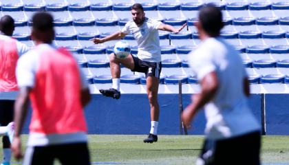 Los jugadores de Emelec en un entrenamiento en el estadio George Capwell, 29 de agosto de 2024.