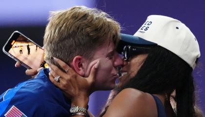 Hunter Woodhall y Tara Davis son pareja y medallistas de oro en los Juegos Paralímpicos de París.