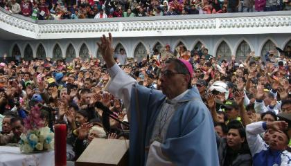 Alfredo José Espinoza Mateus, arzobispo de Quito, en una eucaristía.