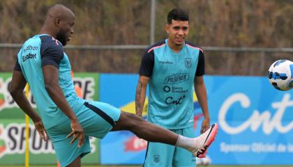 Enner Valencia y Kendry Paez en el entrenamiento de Ecuador del 9 de septiembre de 2024, en la Casa de la Selección.