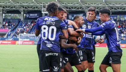 Los jugadores de Independiente del Valle festejan un gol ante Técnico Universitario, el 25 de agosto de 2024, por LigaPro.