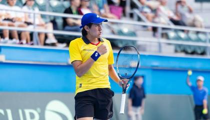 Marcos Chan, durante la serie de Ecuador ante Hong Kong por la Copa Davis, el 14 de septiembre de 2024.