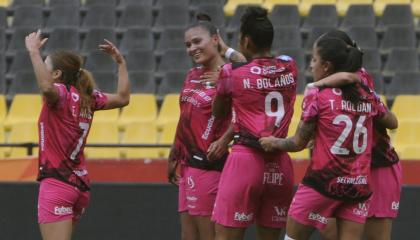 Jugadoras de Dragonas IDV festejando su gol ante Barcelona SC, 14 de septiembre de 2024.