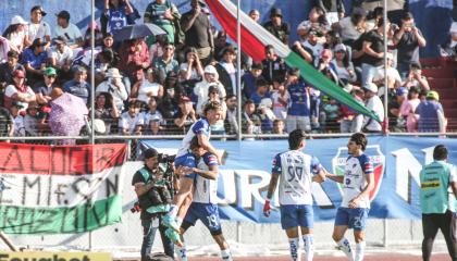 Los jugadores de Imbabura festejan en el partido ante Liga de Quito, el 14 de septiembre de 2024.