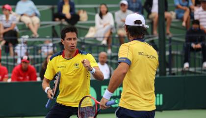 Gonzalo Escobar y Diego Hidalgo, durante la serie de Ecuador ante Hong Kong por la Copa Davis, el 15 de septiembre de 2024.