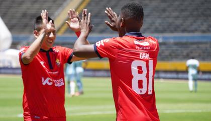 Jugadores de El Nacional celebrando su gol ante Cumbayá, 15 de septiembre de 2024.