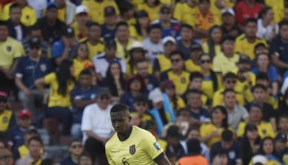 Willian Pacho, durante el partido de Ecuador vs. Perú por Eliminatorias, el 10 de septiembre de 2024.