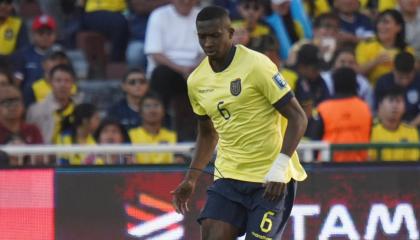 Willian Pacho, durante el partido de Ecuador vs. Perú por Eliminatorias, el 10 de septiembre de 2024.