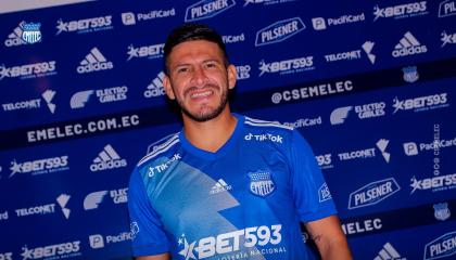 Christian Cruz, exmarcapunta de Emelec, con la camiseta del 'Bombillo' el 14 de diciembre de 2022.