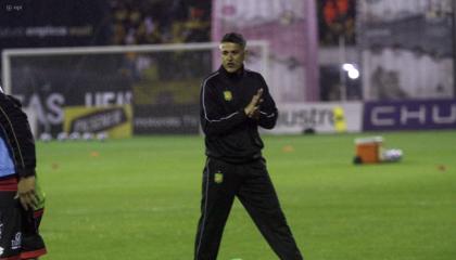 El entrenador Norberto Araujo, antes del partido entre Deportivo Cuenca y Barcelona SC, el 21 de septiembre de 2024.