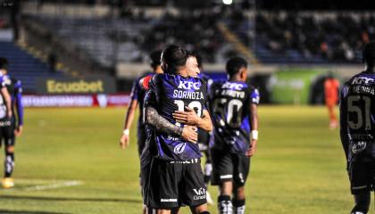 Jugadores de Independiente del Valle festejan durante un partido contra Libertad, el 20 de septiembre de 2024.