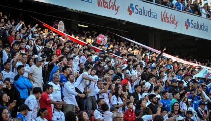 Hinchas de Liga de Quito durante un partido en el estadio Rodrigo Paz Delgado, el 20 de septiembre de 2024.