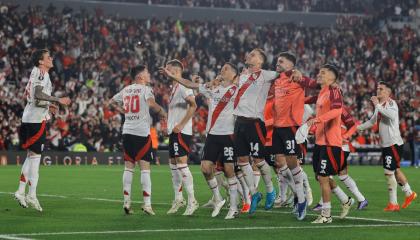 Los jugadores de River Plate celebran su victoria ante Colo-Colo en el estadio Más Monumental, por la Copa Libertadores, el 24 de septiembre de 2024.