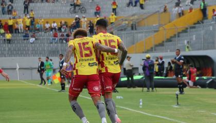 Jugadores de Aucas, durante un partido de LigaPro, el 15 de septiembre de 2024.