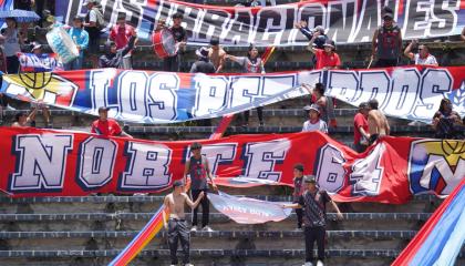 Los hinchas de El Nacional en los graderíos del estadio Atahualpa antes del partido ante Cumbayá, por LigaPro, el 15 de septiembre de 2024.