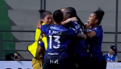 Las jugadoras de Dragonas IDV festejan en el partido ante Ferroviária por la Copa Libertadores Femenina, el 4 de octubre de 2024.