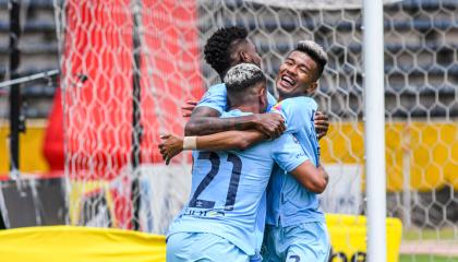 Los jugadores de Universidad Católica festejan un gol ante Imbabura en la Fecha 9 de la Fase 2 de la LigaPro, el 6 de octubre de 2024.