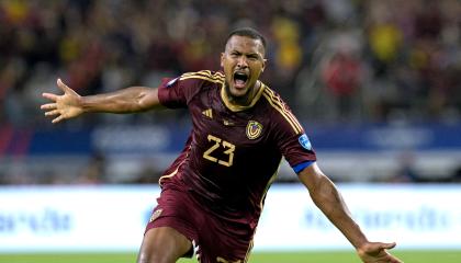 Salomón Rondón festeja durante un partido con la selección de Venezuela, el 5 de julio de 2024.