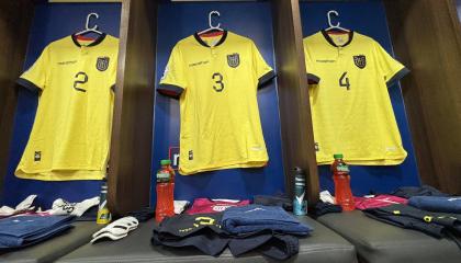 Las camisetas de Ecuador en el camerino, previo al partido ante Paraguay, el 10 de octubre de 2024.