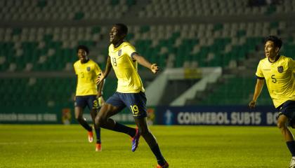 Juan Riquelme Angulo festeja uno de los goles que convirtió en el partido entre Ecuador y Brasil, por el Sudamericano Sub 15.