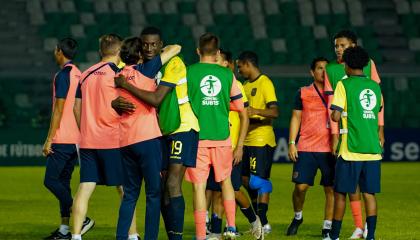 Los jugadores de Ecuador festejan la victoria sobre Brasil, el 11 de octubre de 2024, en el Sudamericano Sub 15.