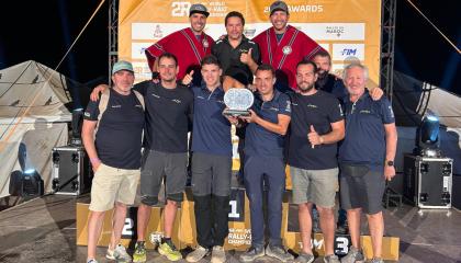 Sebastián Guayasamín en el podio con todo su equipo en el rally de Marruecos, 11 de octubre de 2024.