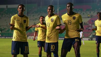 Jugadores se la selección de Ecuador celebrando un gol en el Sudamericano Sub 15, 9 de octubre de 2024.