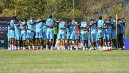 Los jugadores de Ecuador reunidos en círculo en la Casa de la Selección, el 13 de octubre de 2024.