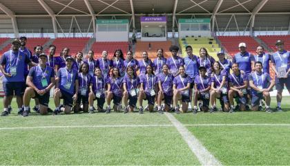 Las jugadoras de Ecuador posan en el estadio Cibao Fútbol Club, el 14 de octubre de 2024, antes del Mundial Sub 17.