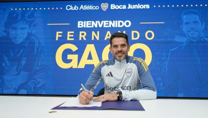 Fernando Gago dirma su contrato como director técnico de Boca Juniors, el lunes 14 de octubre de 2024.