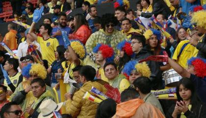 Hinchas durante el partido entre Ecuador y Paraguay por la Fecha 9 de Eliminatorias, 10 de octubre de 2024.