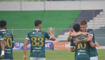 Jugadores de Orense, durante un partido de LigaPro, el 27 de septiembre de 2024.