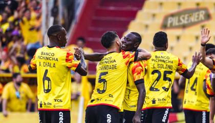 Los jugadores de Barcelona SC festejan en Clásico del Astillero ante Emelec, el 20 de octubre de 2024.