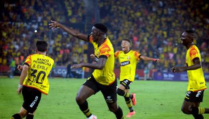 Jugadores de Barcelona SC, durante un partido de la LigaPro, en el estadio Banco Pichincha, el 20 de octubre de 2024.