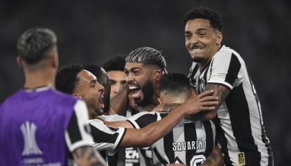 Jugadores de Botafogo celebran en la semifinal de Copa Libertadores ante Peñarol, el 23 de octubre de 2024.