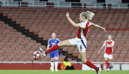 Leah Williamson, fútbolista del Arsenal, durante un partido de la Champions League, el 16 de octubre de 2024.