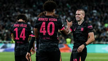 Los jugadores del Chelsea celebran el segundo gol de su equipo durante el partido de la Conference League ante el Panathinaikos, el 24 de octubre de 2024.