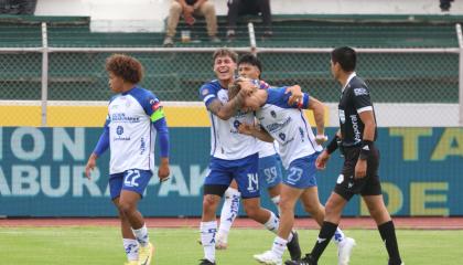 Jugadores de Imbabura, durante un partido de LigaPro, el 28 de septiembre de 2024.