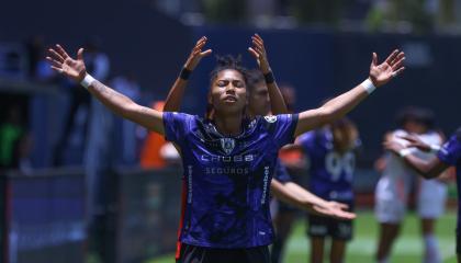 Nayely Bolaños, delantera de Dragonas, festeja un gol en el estadio Banco Guayaquil, el 7 de septiembre de 2024.