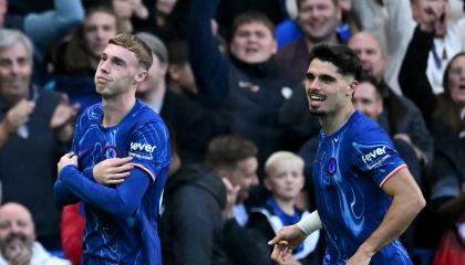 Cole Palmer festeja un gol con el Chelsea ante Newcastle, en Londres, el domingo 27 de octubre de 2024.