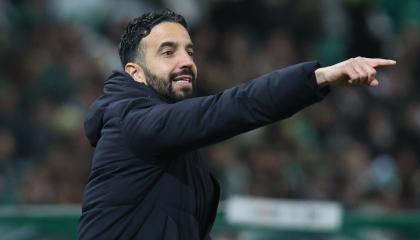 El entrenador, Ruben Amorim, hace gestos durante la semifinal de ida de la Copa Portuguesa entre Sporting CP y Benfica, en Lisboa, el 29 de febrero de 2024.