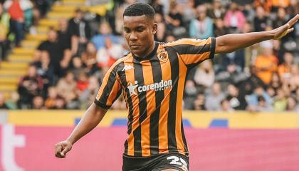 Óscar Zambrano, durante un partido con el Hull City, el 25 de agosto de 2024.