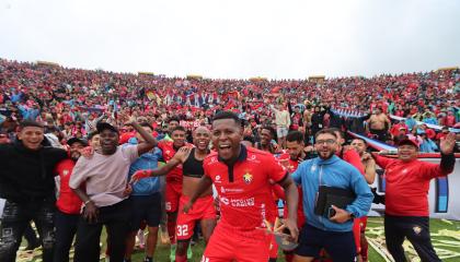 Jugadores de El Nacional celebran en la semifinal de la Copa Ecuador, el 31 de octubre de 2024.