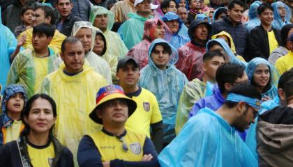 Hinchas de la selección de Ecuador en el estadio Rodrigo Paz Delgado previo al partido de la Fecha 9, ante Paraguay, el jueves 10 de octubre de 2024.