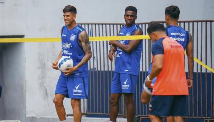 Los jugadores de la selección de Ecuador en el entrenamiento del 11 de noviembre en el estadio George Capwell, de Guayaquil.