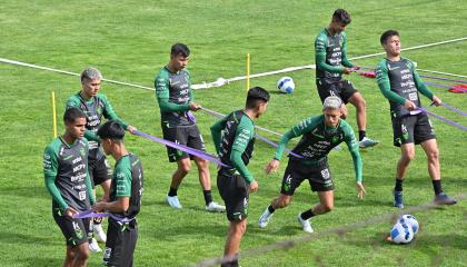 Jugadores de Bolivia, durante un entrenamiento previo al partido con Ecuador por Eliminatorias, el 6 de noviembre de 2024.