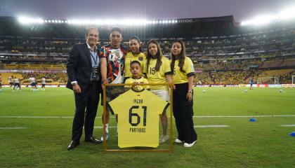 La Federación Ecuatoriana de Fútbol (FEF) rindió homenaje a Ángel Mena, antes del partido entre Ecuador y Bolivia, el 14 de noviembre de 2024.